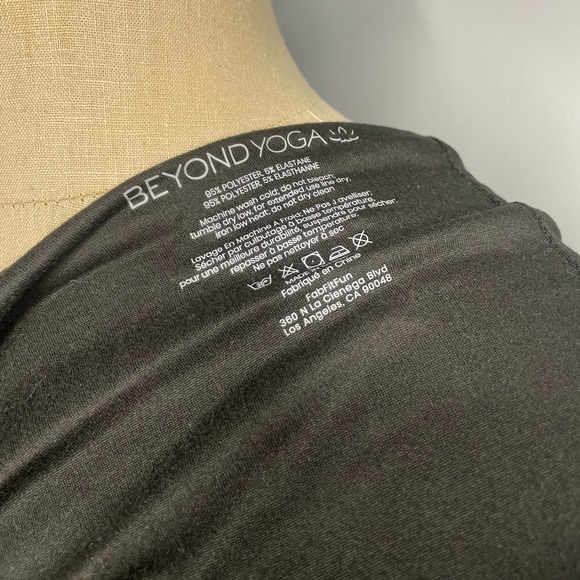 Beyond Yoga Hidden Pocket Infinity Scarf - Picture 5 of 6